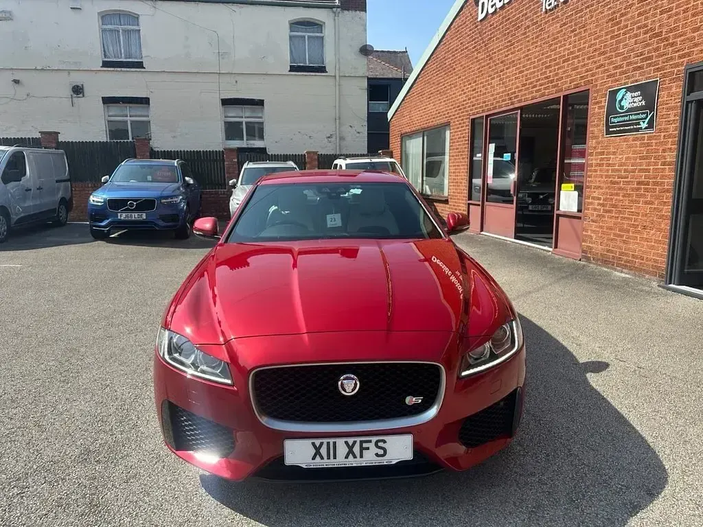 Used Jaguar XF S 300 HP (220 kW) 2015 Red Sedan