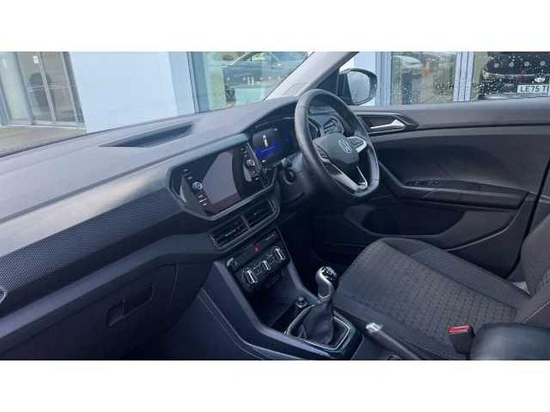 Used VW T-Cross SE 95 HP (69 kW) 2023 Deep black pearl SUV