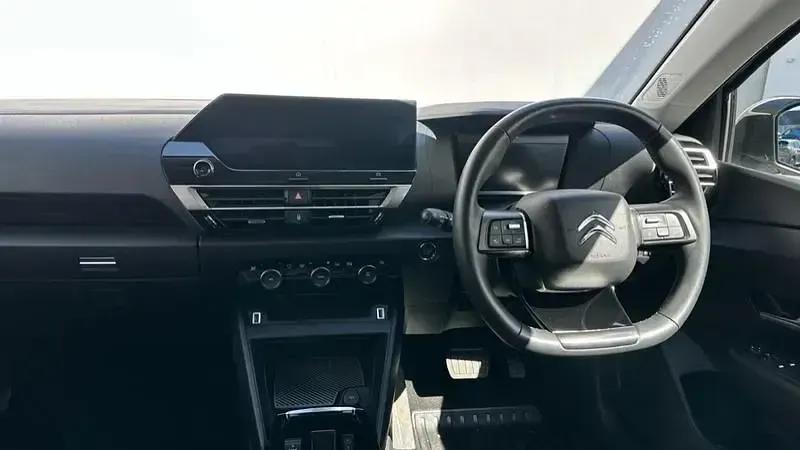 Usado Citroën e-C4 Shine 100 kW (136 HP) 2023 Cinzento Sedan