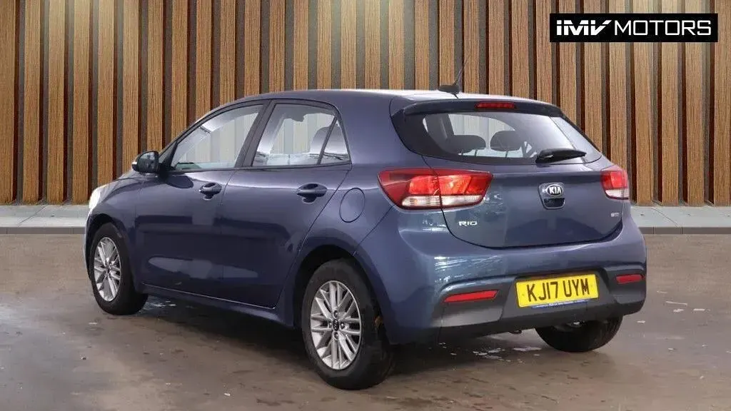 Begagnad Kia Rio 2017 Blå Halvkombi
