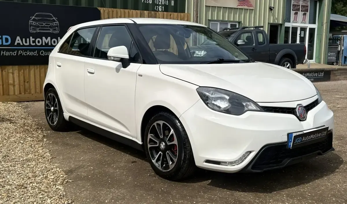 Used MG MG3 106 HP (77 kW) 2015 White Hatchback