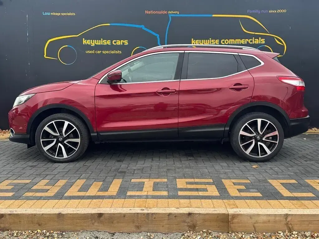 Used Nissan Qashqai Tekna 110 HP (80 kW) 2017 Red SUV