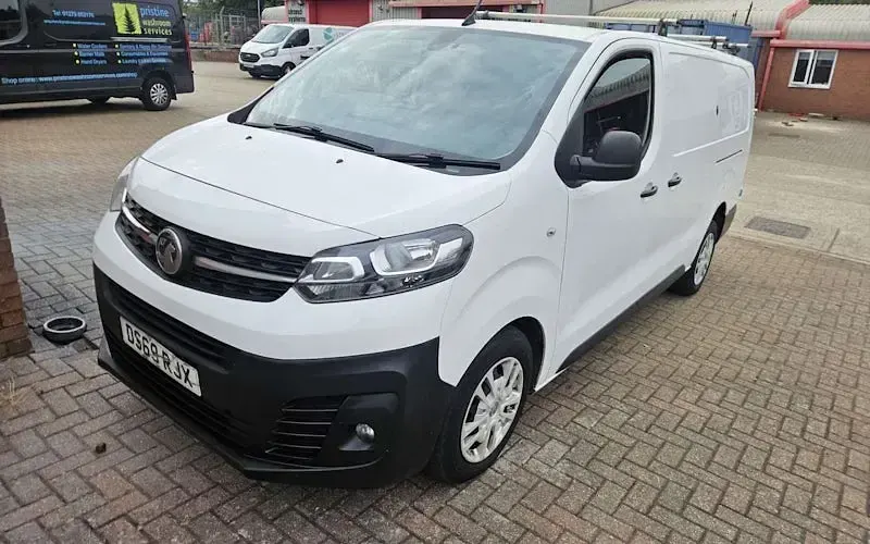 Used Vauxhall Vivaro 101 HP (74 kW) 2019 White MPV