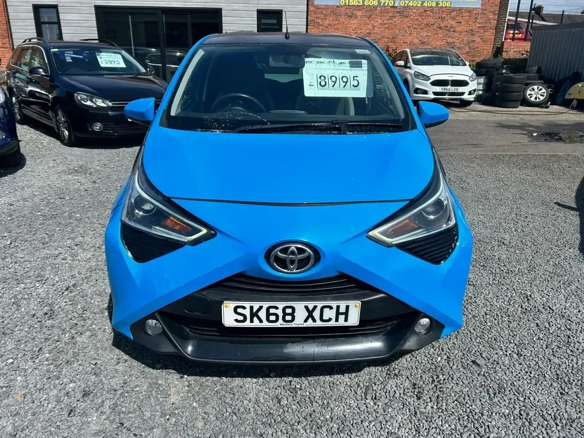 Used Toyota Aygo x-press 2018 Blue Hatchback