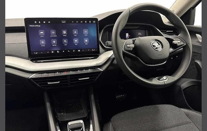 Used Skoda Octavia SE Technology 113 HP (83 kW) 2024 Moon white metallic Estate