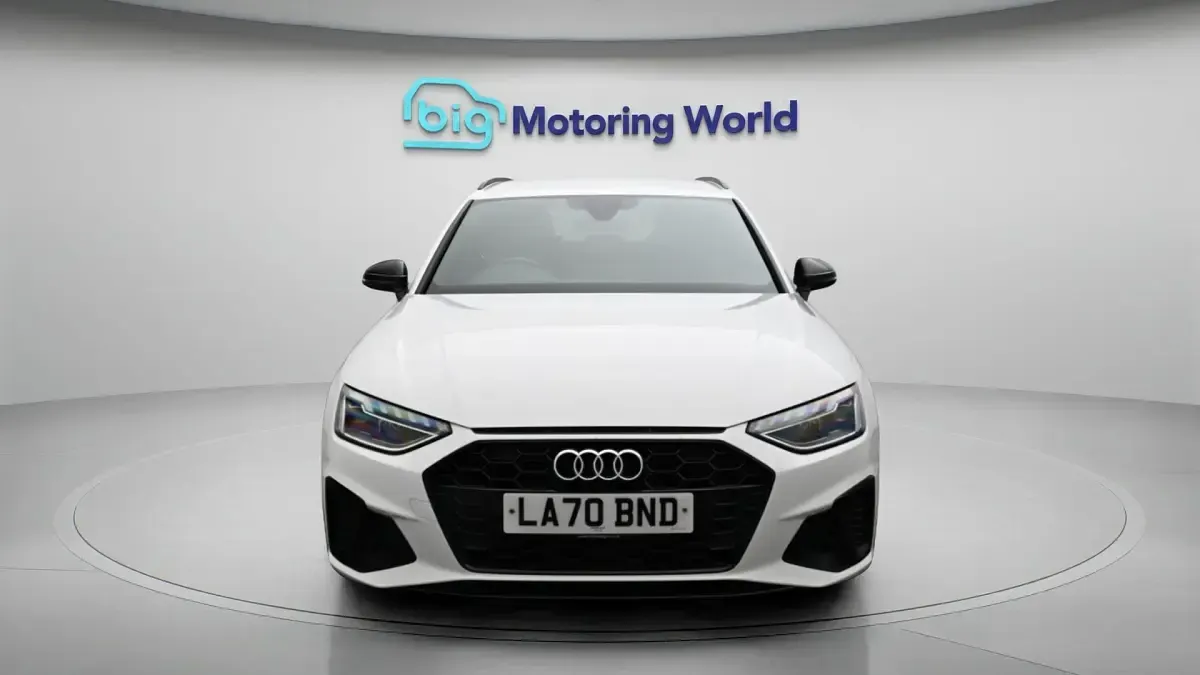 Usado Audi A4 Black Edition 148 CV (108 kW) 2021 Blanco Familiar