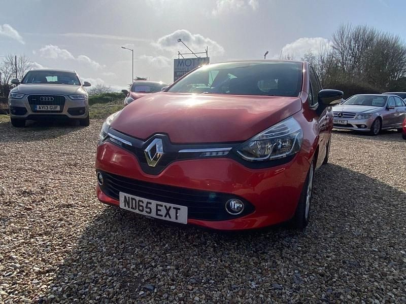Used Renault Clio IV Dynamique 90 HP (66 kW) 2015 Red Hatchback