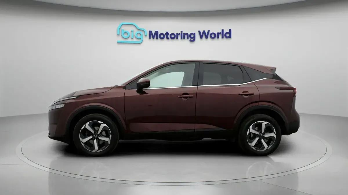 Used Nissan Qashqai N-Connecta 140 HP (102 kW) 2023 Red SUV