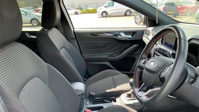 Used Ford Focus ST-Line 120 HP (88 kW) 2020 Frozen white Estate