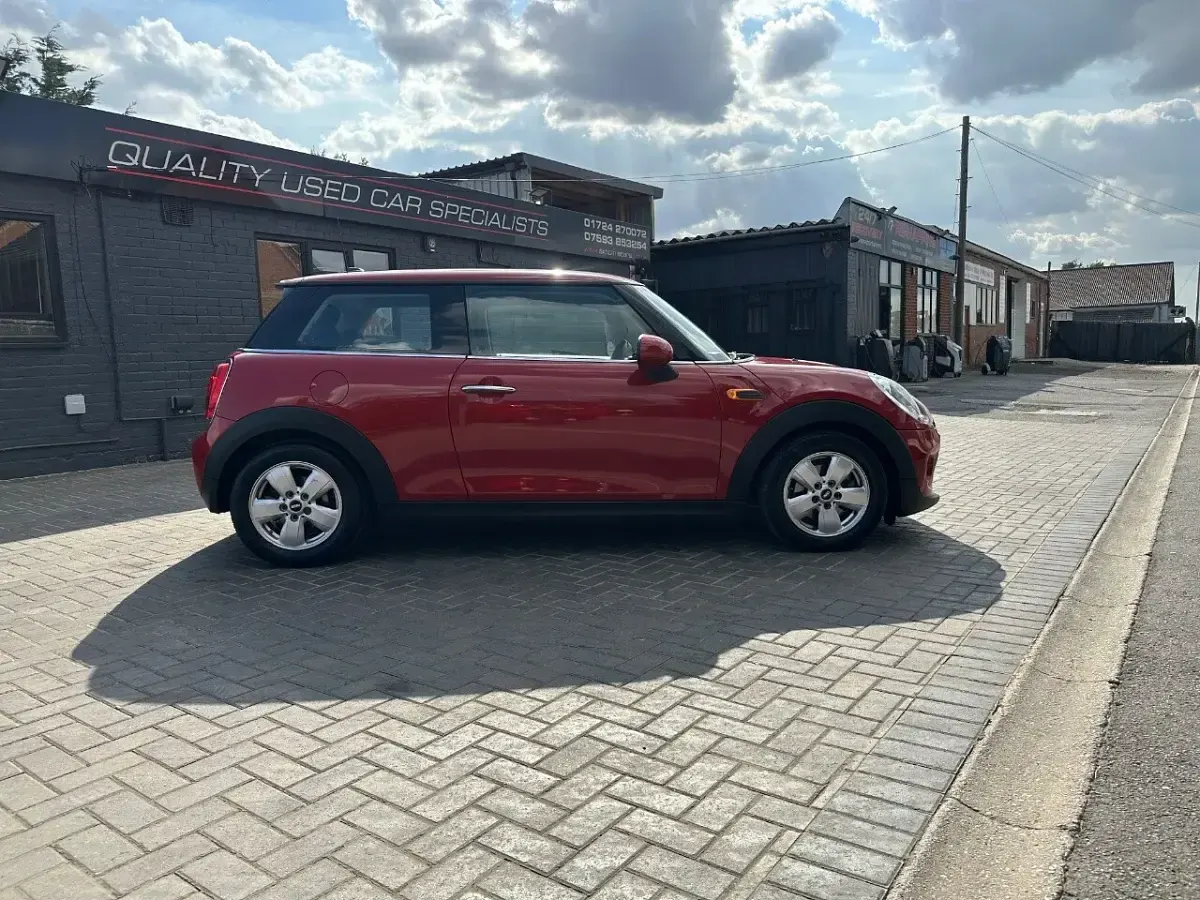 Used Mini ONE Hatch 102 HP (75 kW) 2014 Red Hatchback