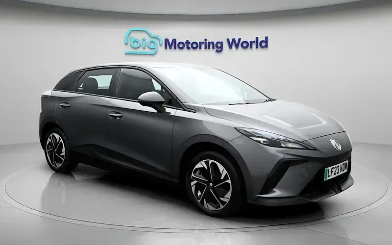 Usado MG MG4 EV SE 319 kW (435 HP) 2023 Cinzento Citadino