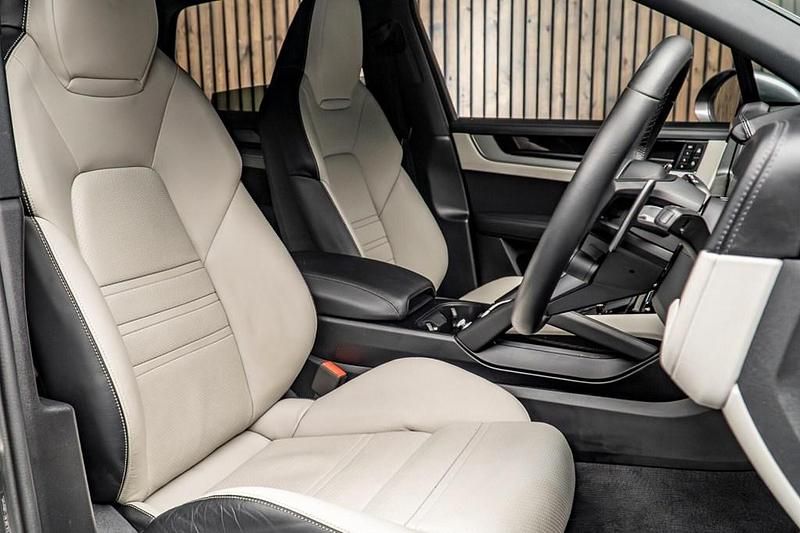 Used Porsche Cayenne 474 HP (348 kW) 2024 Grey SUV