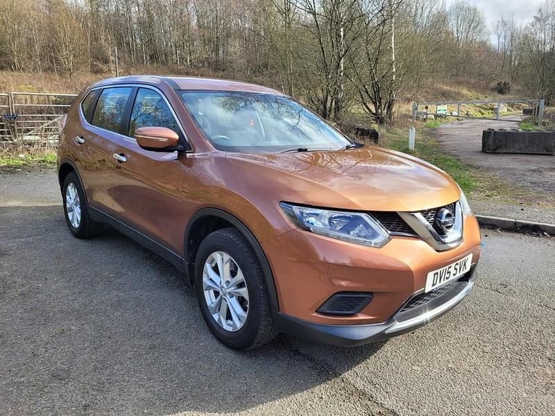 Used Nissan X-Trail Visia 130 HP (95 kW) 2015 Orange SUV