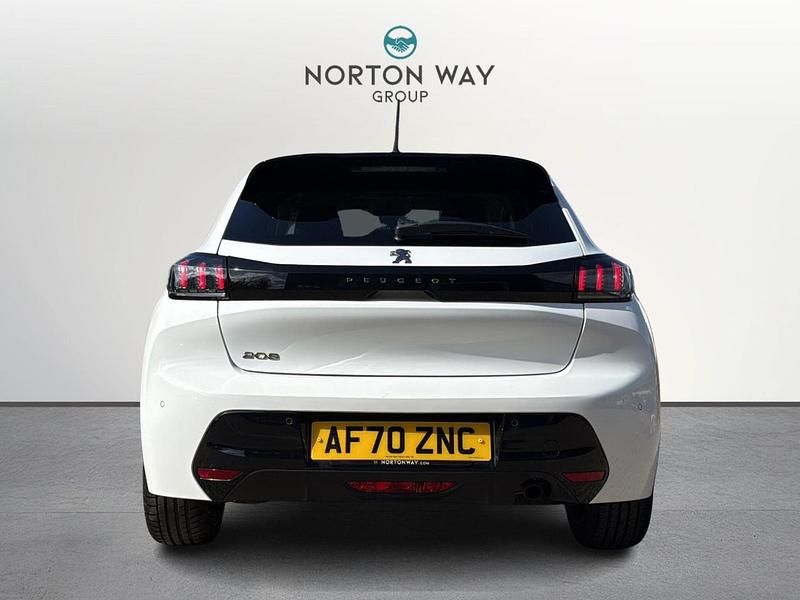 Used Peugeot 208 Allure Premium 99 HP (72 kW) 2021 White Hatchback