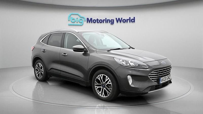 Begagnad Ford Kuga Titanium 225 HK (165 kW) 2020 Grå SUV