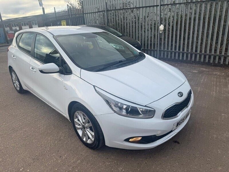 White Used 2015 Kia Ceed Hatchback | £2,500 (Super price) - Image 1/4