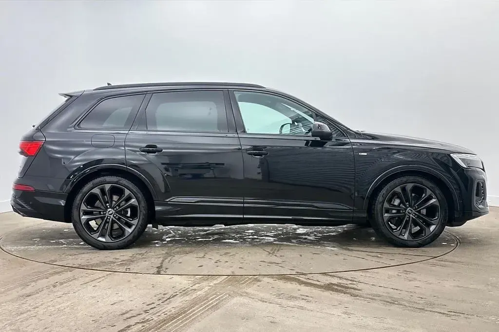Used Audi Q7 Black Edition 281 HP (206 kW) 2025 Black SUV