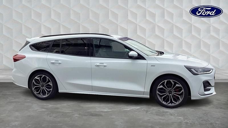 Used Ford Focus ST-Line X 2025 White Estate