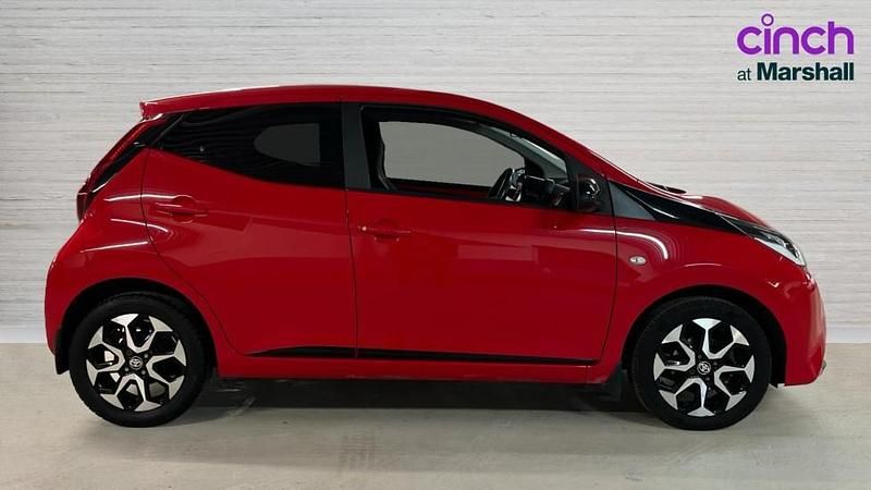 Begagnad Toyota Aygo Trend 72 HK (52 kW) 2019 Röd Halvkombi