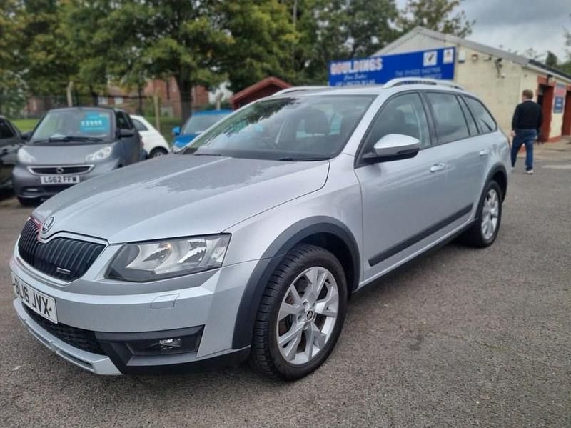 Used Skoda Octavia Scout 4x4 184 HP (135 kW) 2016 Silver Estate