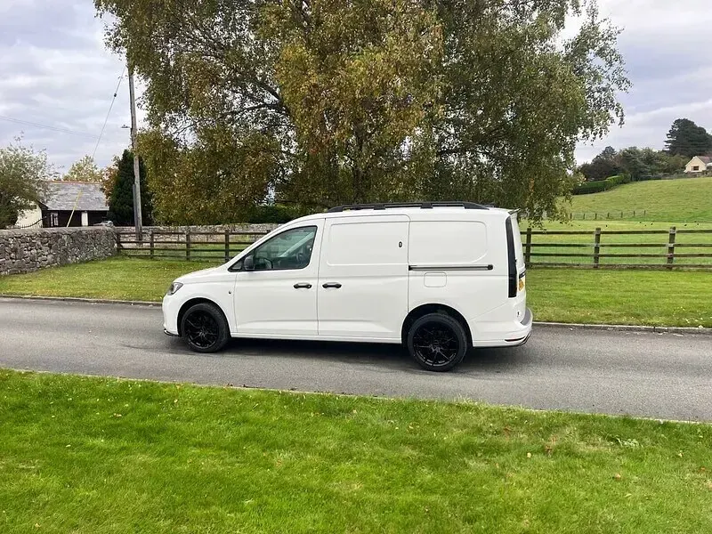 Used VW Caddy Maxi 102 HP (75 kW) 2021 White MPV