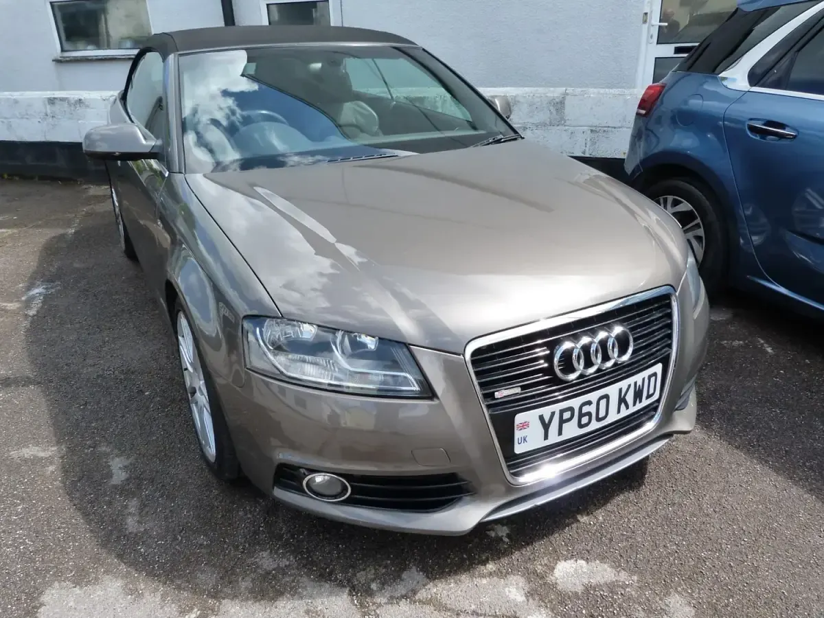 Usado Audi A3 Cabriolet S-Line 105 HP (77 kW) 2010 Cinzento Cabrios