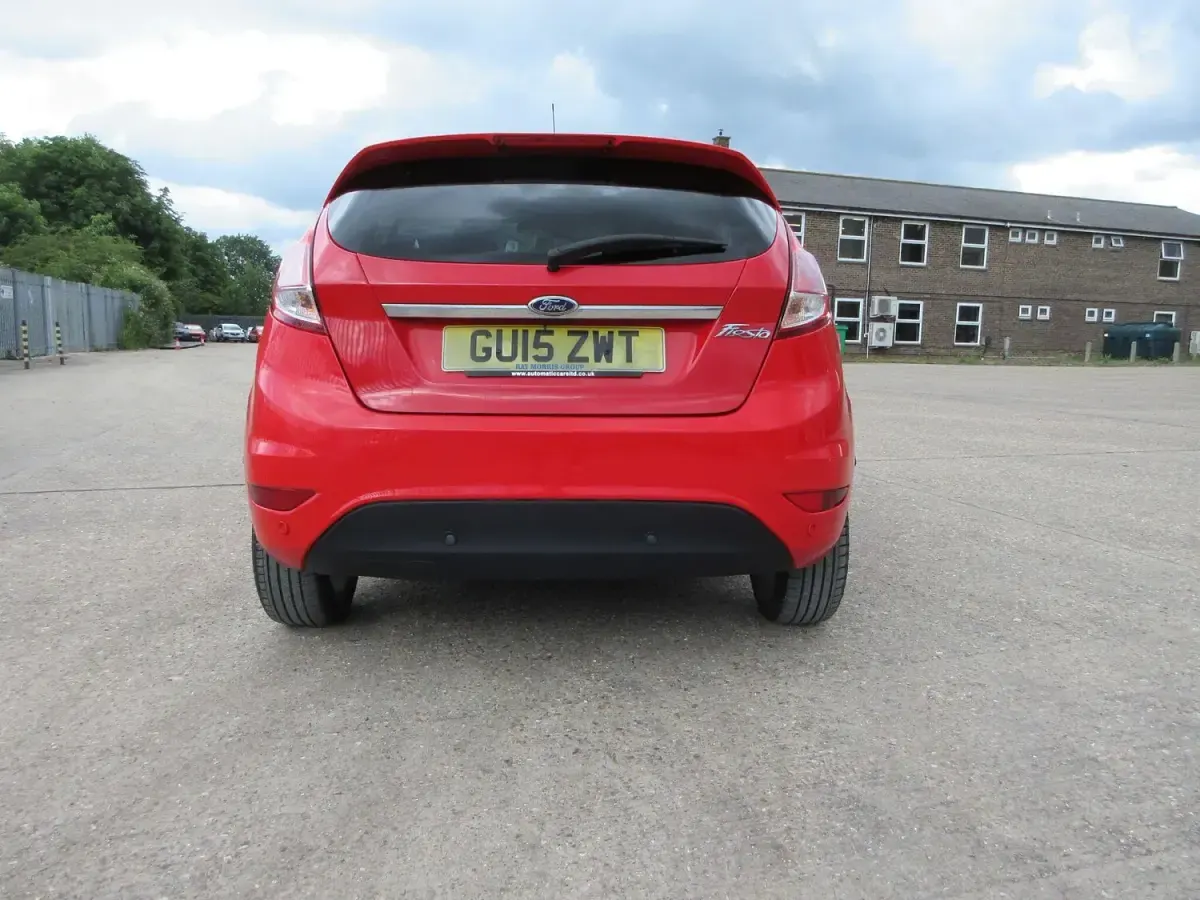 Used Ford Fiesta Titanium 120 HP (88 kW) 2015 Red Hatchback