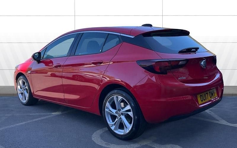 Begagnad Vauxhall Astra SRi 101 HK (74 kW) 2017 Röd Halvkombi