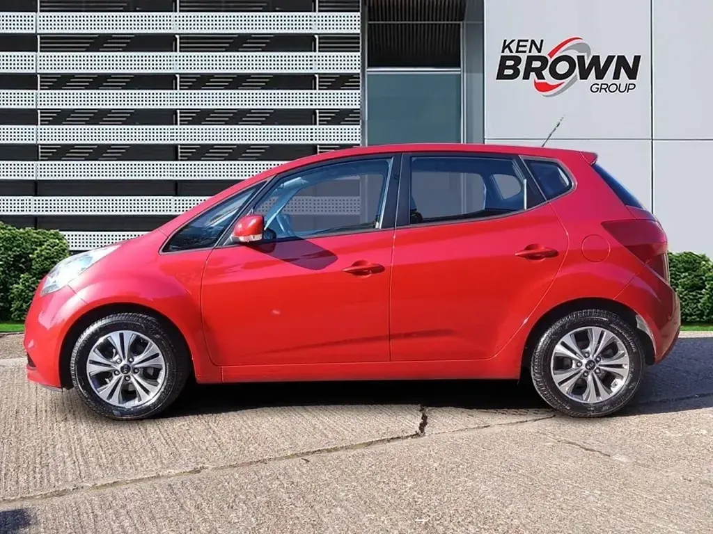 Used Kia Venga 125 HP (91 kW) 2018 Red Hatchback