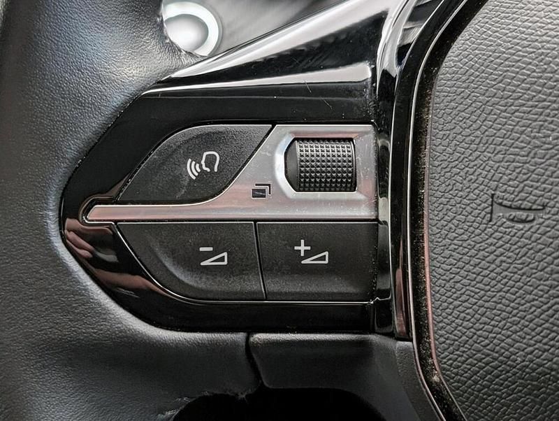 Used Peugeot 2008 Allure Premium 108 HP (79 kW) 2021 Grey SUV