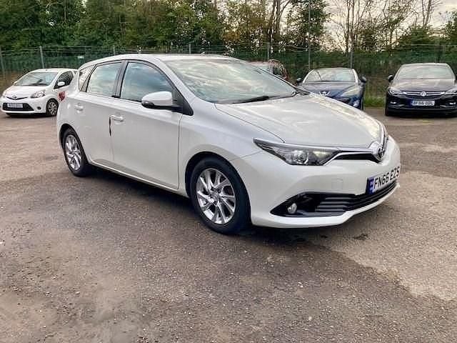 White Used 2016 Toyota Auris Business Edition Hatchback | £6,500 (Fair price) - Image 1/4