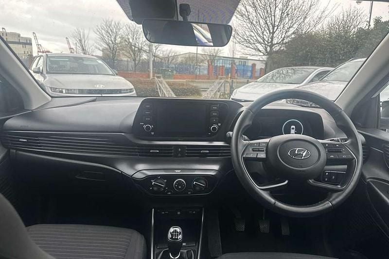 Used Hyundai i20 SE 100 HP (73 kW) 2021 White Hatchback