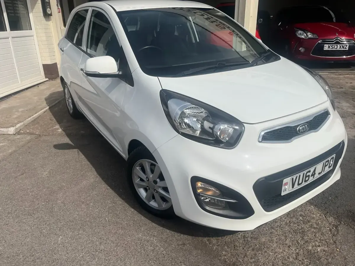 Used Kia Picanto 84 HP (61 kW) 2014 White Hatchback