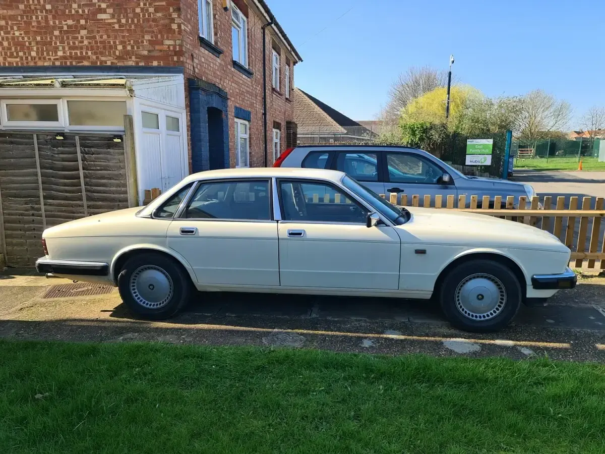 Used Jaguar XJ Classic 1987 White Sedan