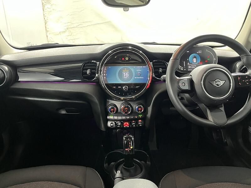 Used Mini Cooper Classic 134 HP (98 kW) 2024 Green Hatchback