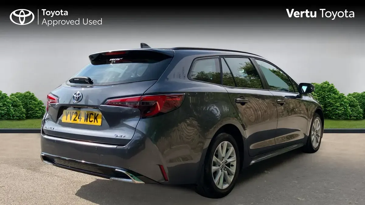 Used Toyota Corolla 140 HP (102 kW) 2024 Decuma grey (metallic paint) Estate