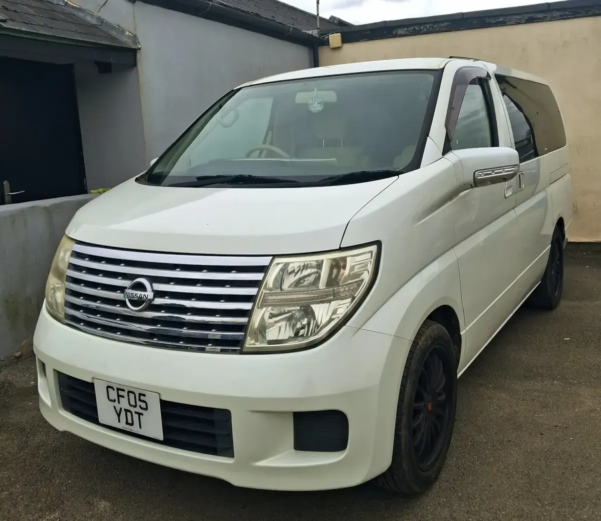 Używany Nissan Elgrand 2018 Biały