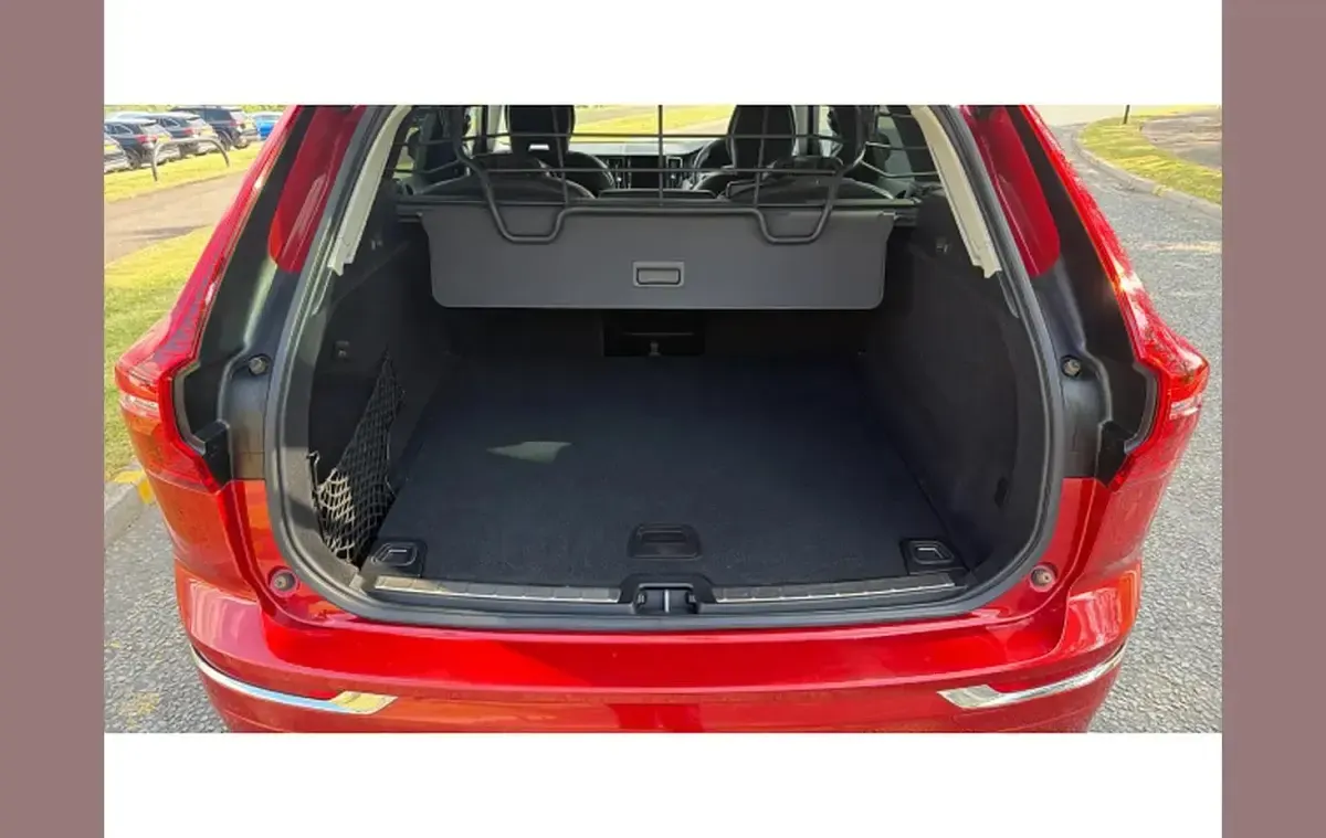 Used Volvo XC60 Inscription 187 HP (137 kW) 2018 Red SUV