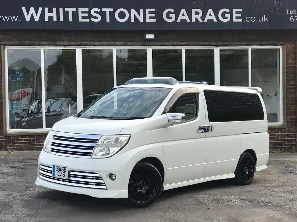 Used Nissan Elgrand S 2006 White MPV