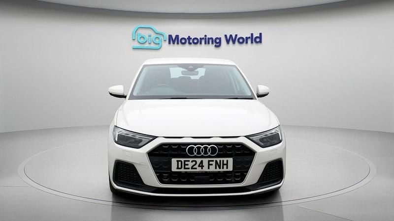 Used Audi A1 Sportback Sport 95 HP (69 kW) 2024 White Hatchback