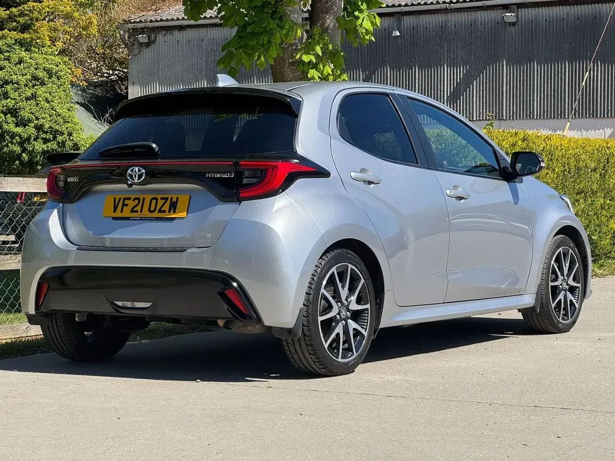 Used Toyota Yaris 114 HP (83 kW) 2021 Silver Hatchback
