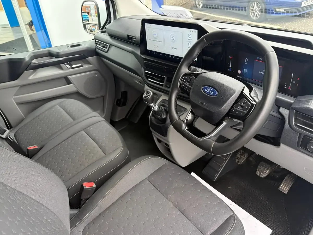 Used Ford Transit Custom Limited 136 HP (100 kW) 2024 White Van
