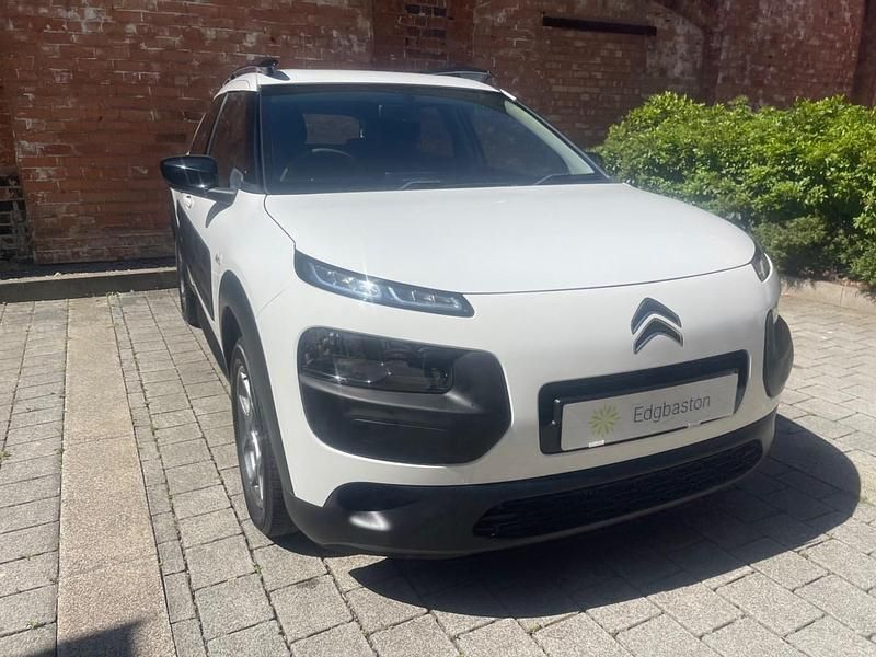 White Used 2015 Citroën C4 Cactus Feel Hatchback | £4,649 (Fair price) - Image 1/4