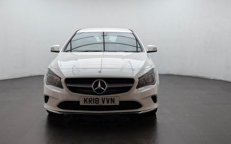 Used Mercedes CLA180 122 HP (89 kW) 2017 White Sedan