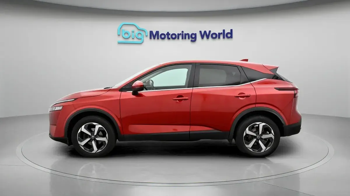 Used Nissan Qashqai N-Connecta 158 HP (116 kW) 2022 Red SUV