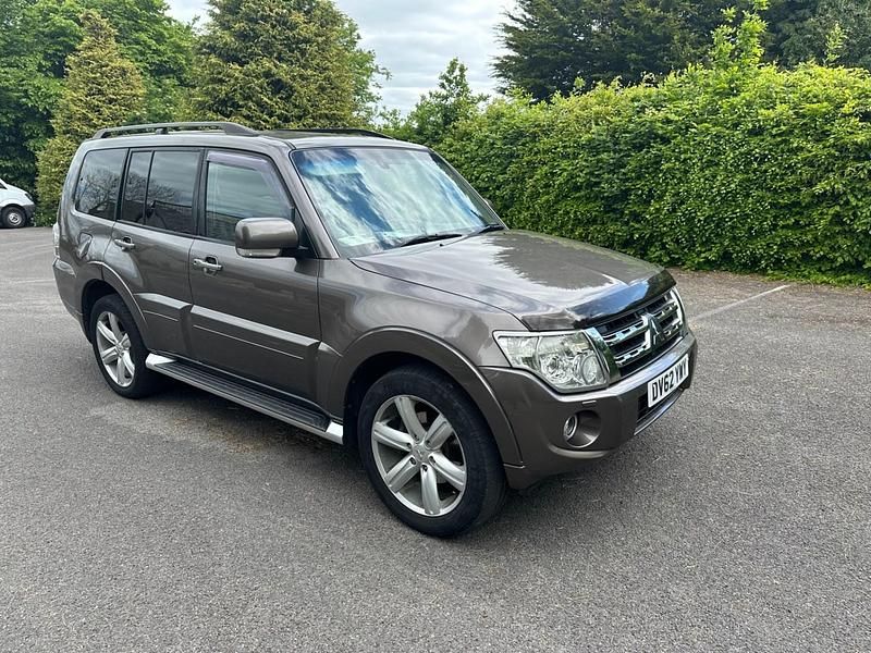 Used Mitsubishi Shogun 197 HP (144 kW) 2012 Brown SUV