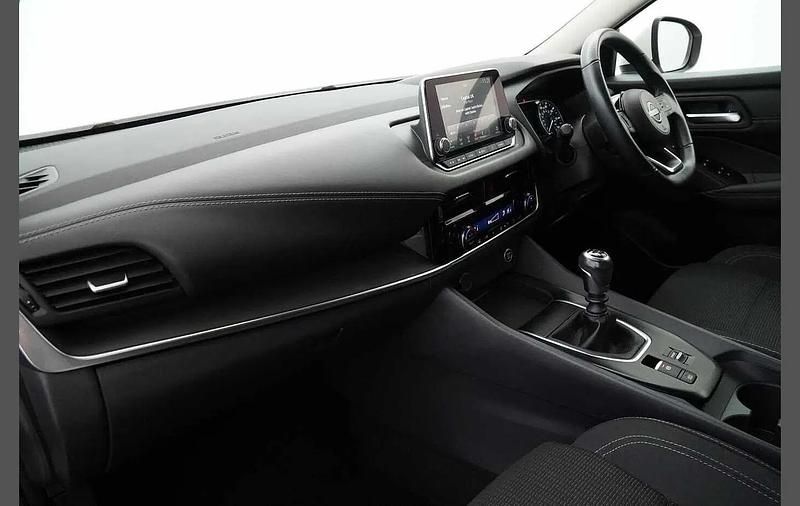 Used Nissan Qashqai Acenta Premium 138 HP (101 kW) 2022 White SUV