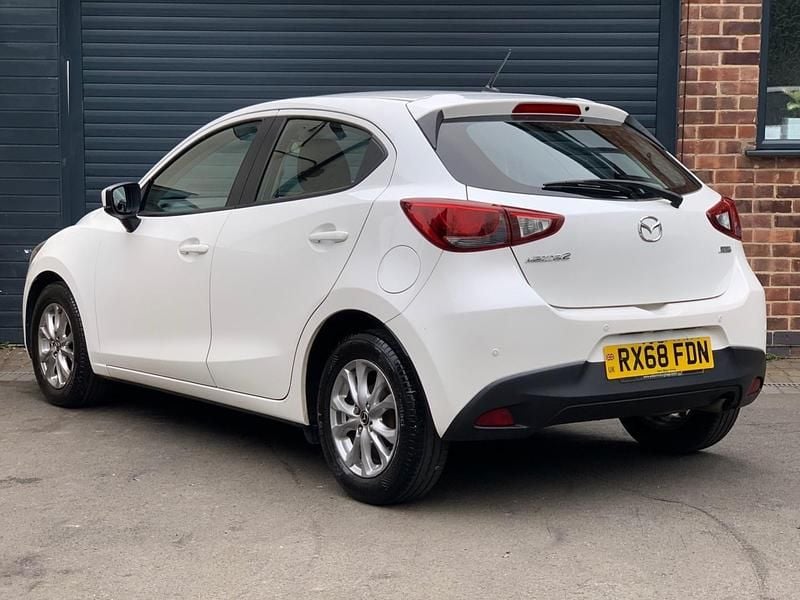 Begagnad Mazda 2 2018 Vit Halvkombi