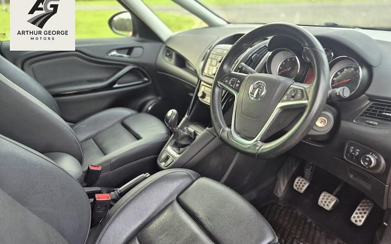 Used Vauxhall Zafira Tourer SRi 140 HP (102 kW) 2016 Red MPV