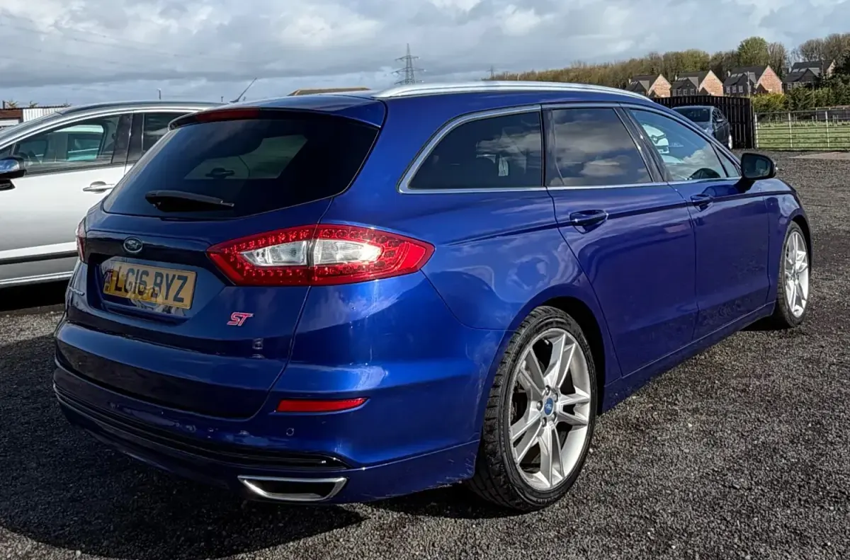 Usado Ford Mondeo Titanium 180 HP (132 kW) 2016 Azul Carrinha